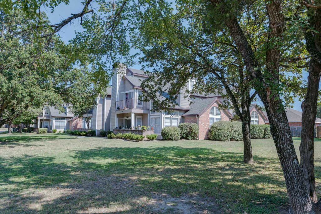 Walden Pond Apartments College Station, TX; near Texas A&M University; Pet friendly one and two bedroom apartment homes